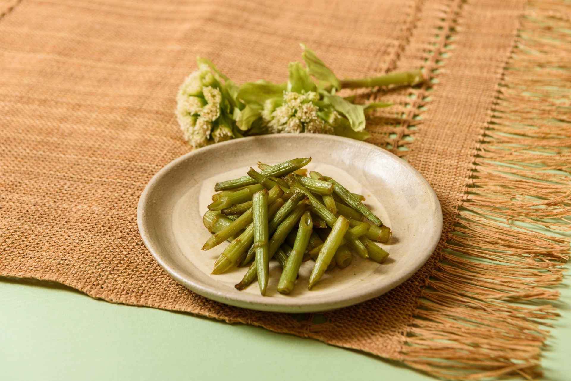 ふきのとうの茎の炒め煮